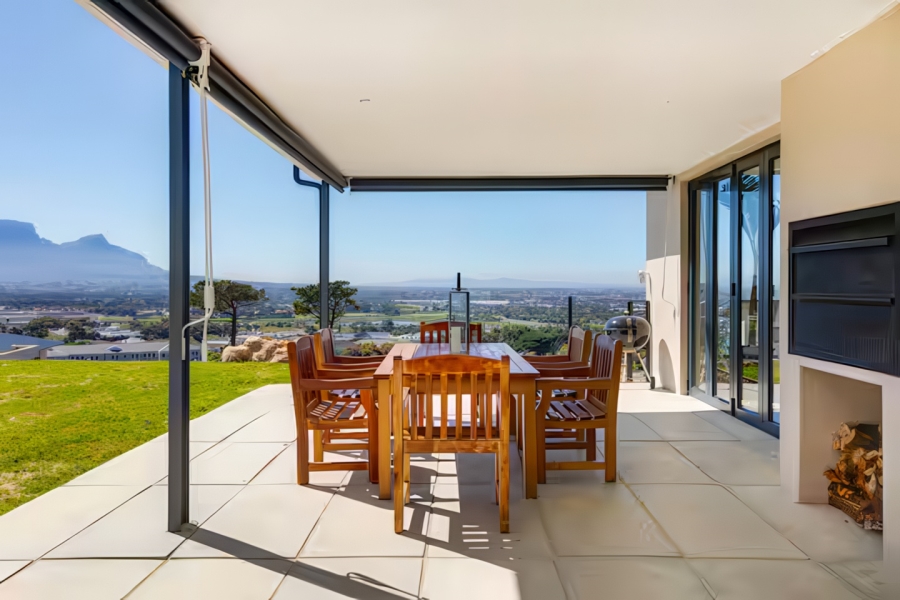 4 Bedroom Property for Sale in Stonehurst Mountain Estate Western Cape